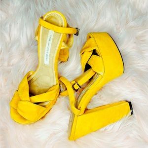 Suede Heels DVF size 7